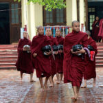Шествие монахов